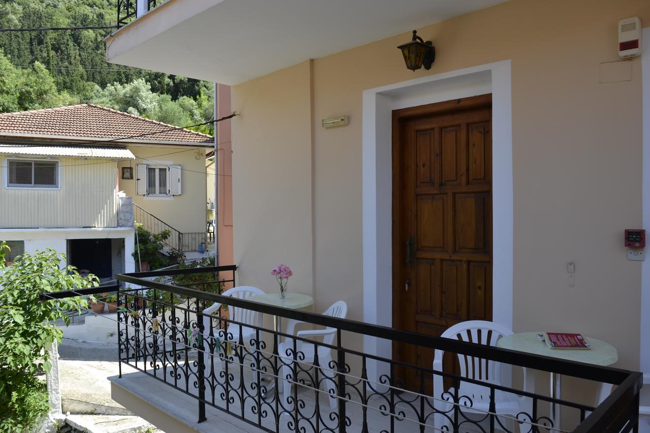 Geroulis Stefanos Studios Василики Екстериор снимка