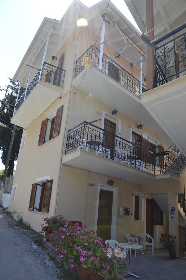 Geroulis Stefanos Studios Василики Екстериор снимка